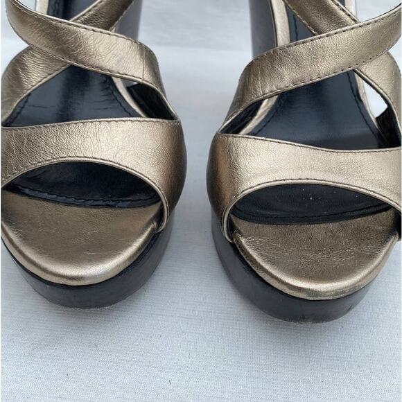 Burberry Abbot Gold Metallic Leather Peep Toe Crisscross Strap Wedge Sandal 39 - Picture 4 of 15